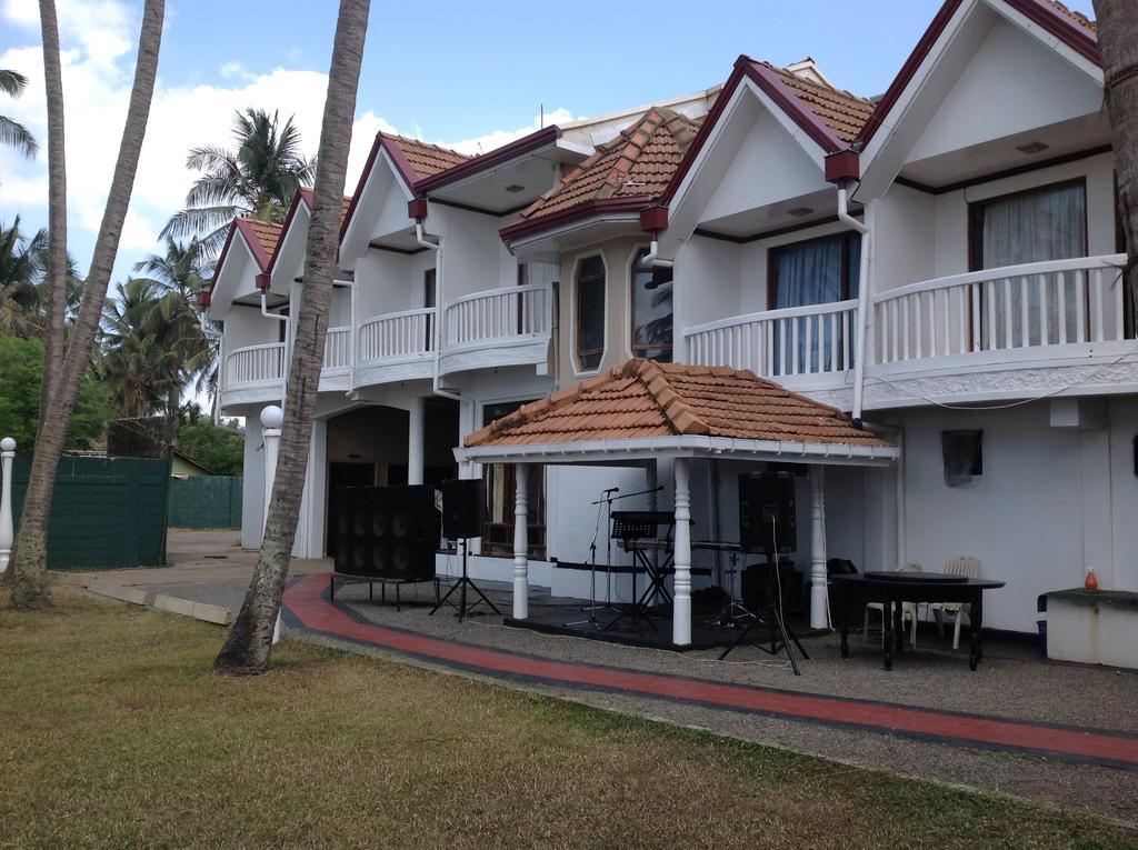 Ninnada Beach Hotel Marawila Buitenkant foto