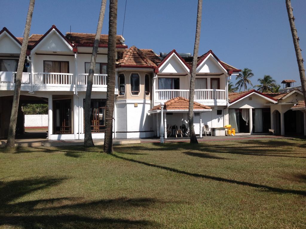 Ninnada Beach Hotel Marawila Buitenkant foto