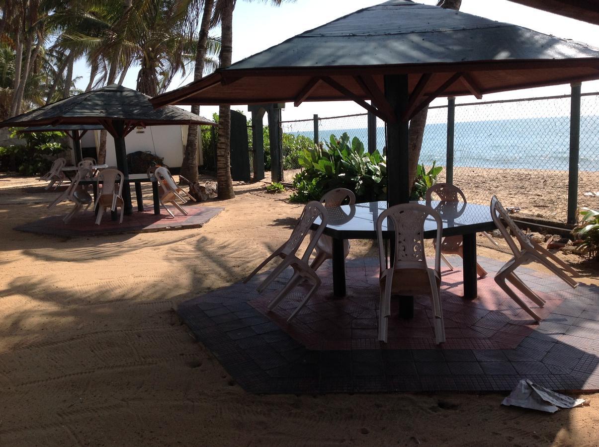 Ninnada Beach Hotel Marawila Buitenkant foto