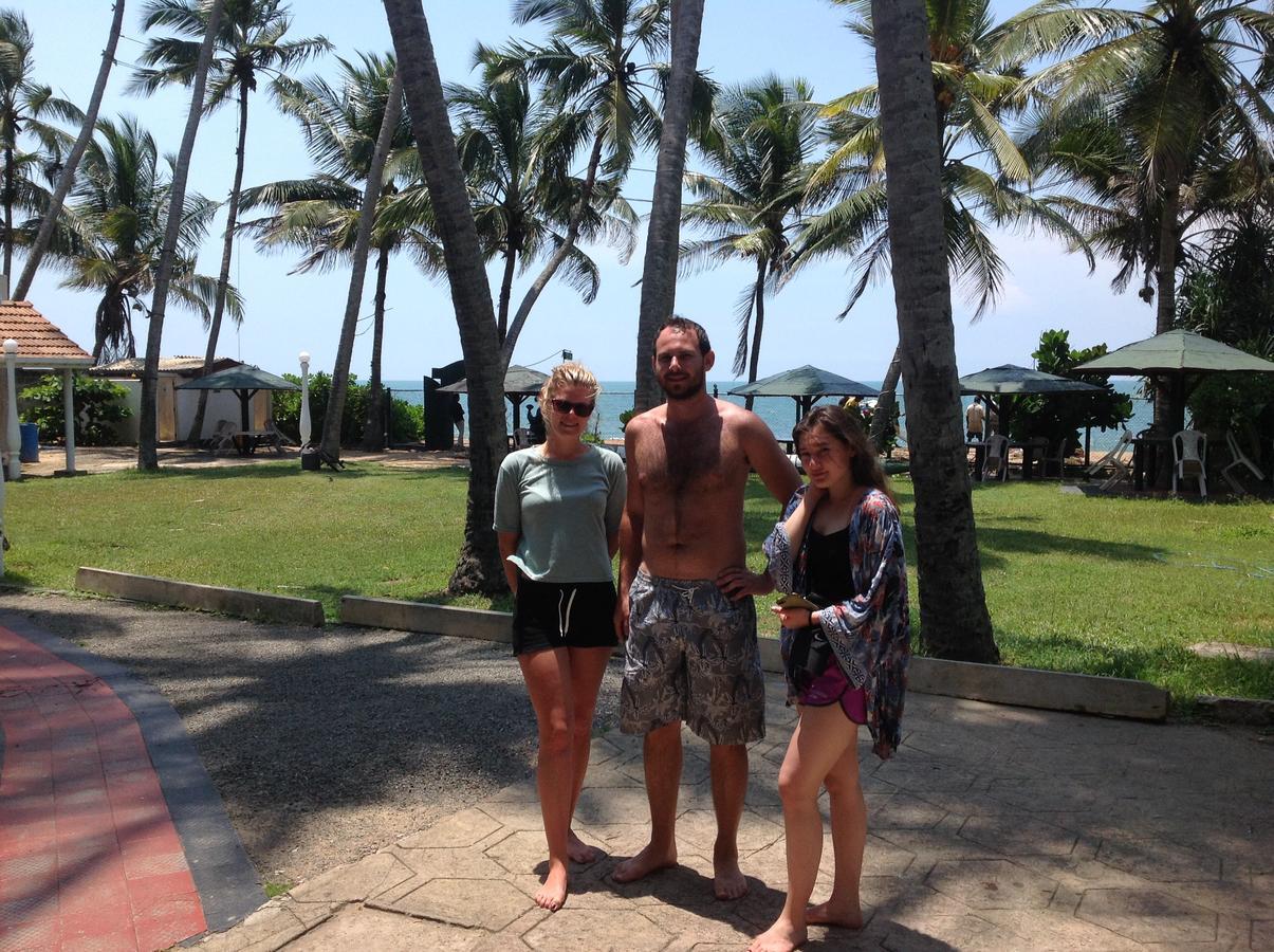 Ninnada Beach Hotel Marawila Buitenkant foto