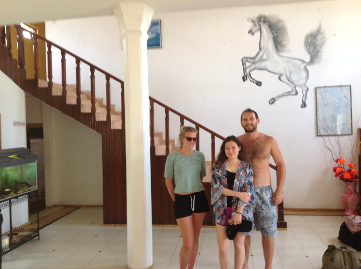 Ninnada Beach Hotel Marawila Buitenkant foto