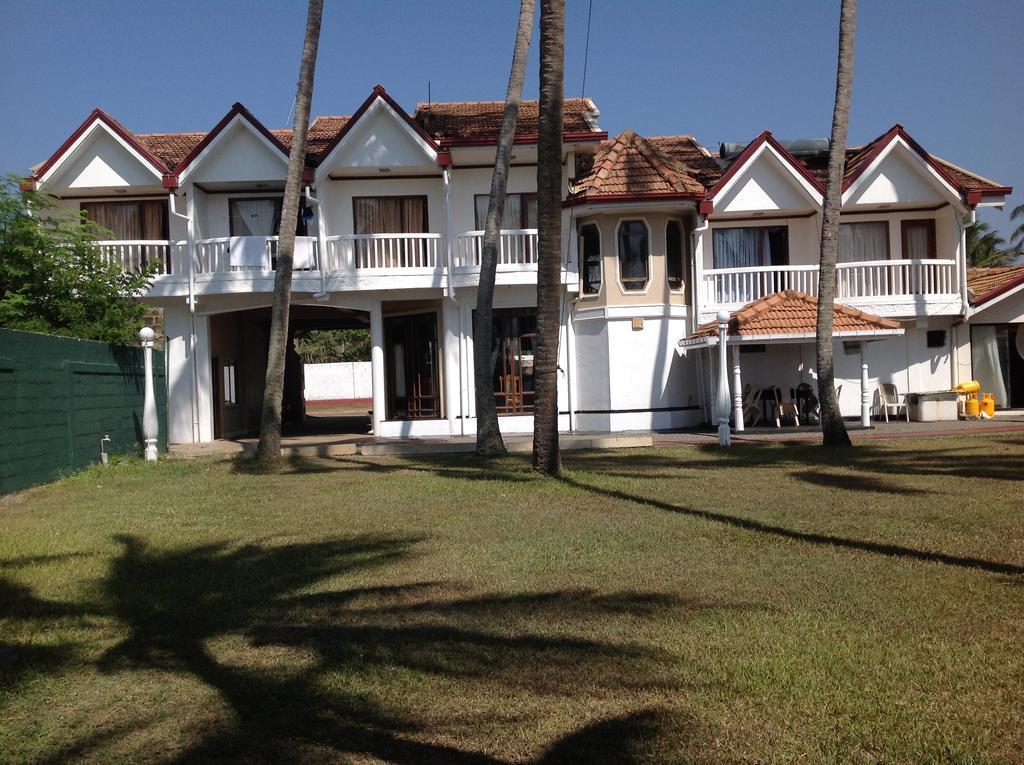 Ninnada Beach Hotel Marawila Buitenkant foto